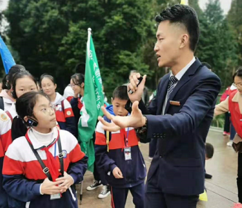 科音達講解器和孩子們一起研學(xué)培訓(xùn)